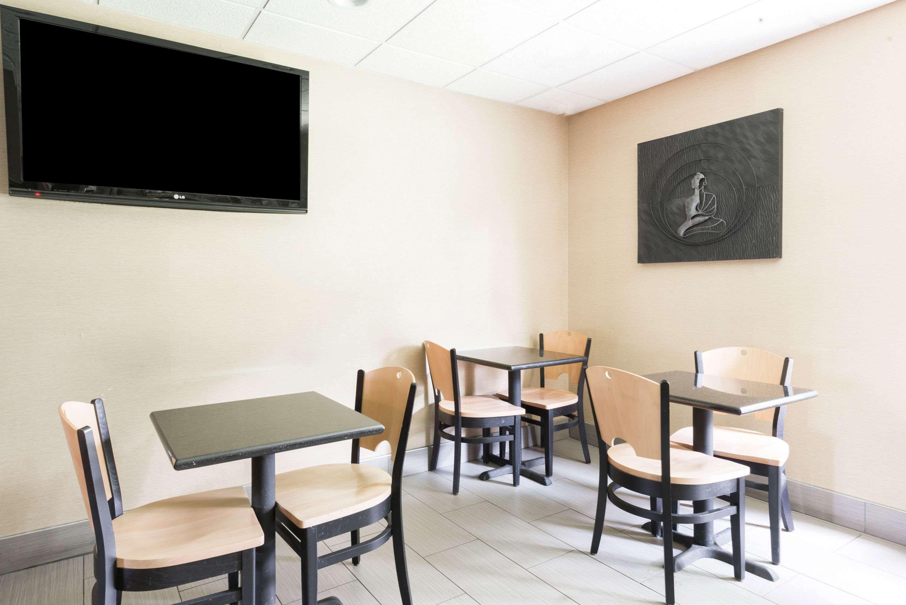 Super 8 By Wyndham Mars/cranberry/pittsburgh Area