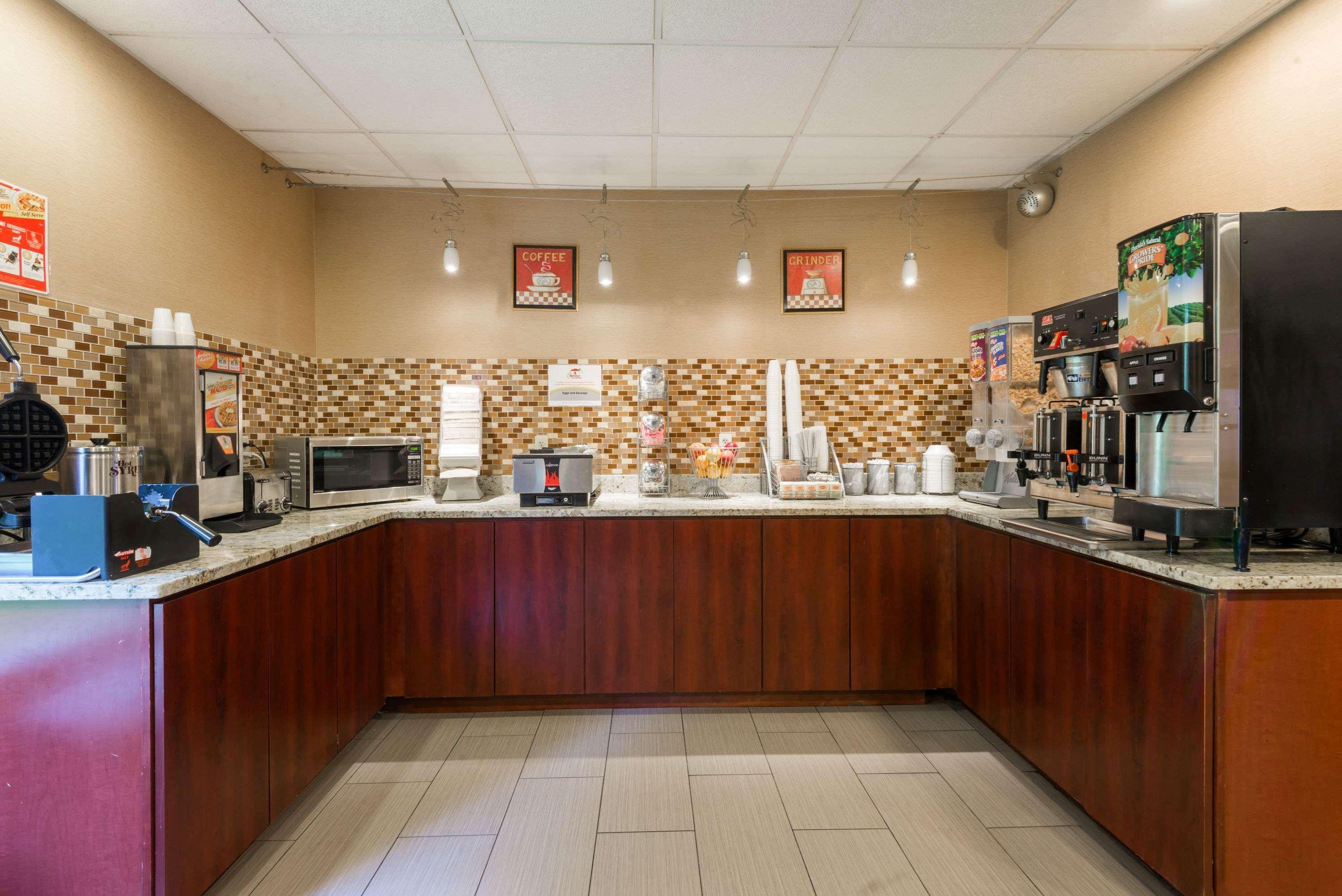 Hotel Super 8 By Wyndham Mars/cranberry/pittsburgh Area